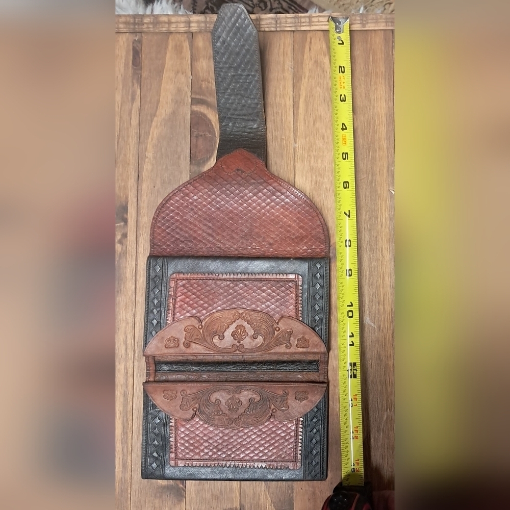 Vintage Hand Tooled Leather Bifold - Picture 6 of 6